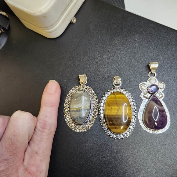 Pendants - Picture 2 of 3